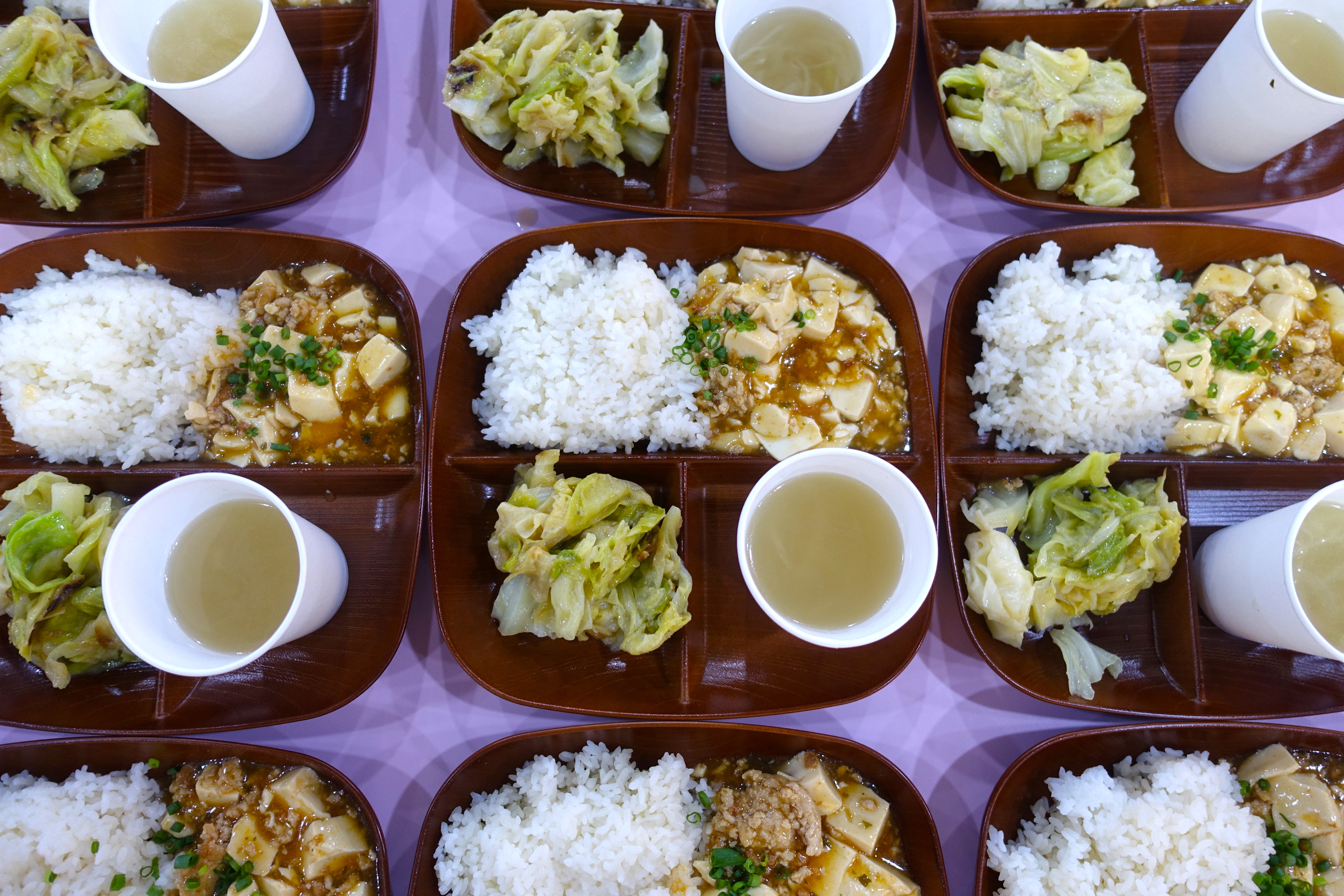 オフィスにいい匂いが、、今日もお決まりペランチ！！