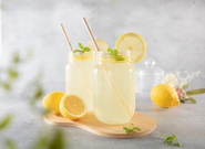 本質を見極め、細部まで意識を行き届かせたクリエイティブをします。（写真はオフィス内で作り込んで撮影）