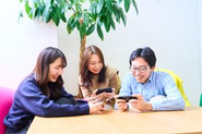 【エンタメ好きの仲間がたくさん】休憩時間は趣味の話しで盛り上がることも♪