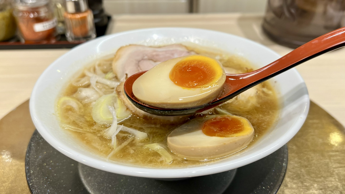 仕事もラーメンも、味わい深く。午後の気合は、湯気の向こうに。