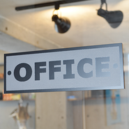 こちらの「OFFICE」プレートもオリジナル製造業のお客様に作成してもらいました！