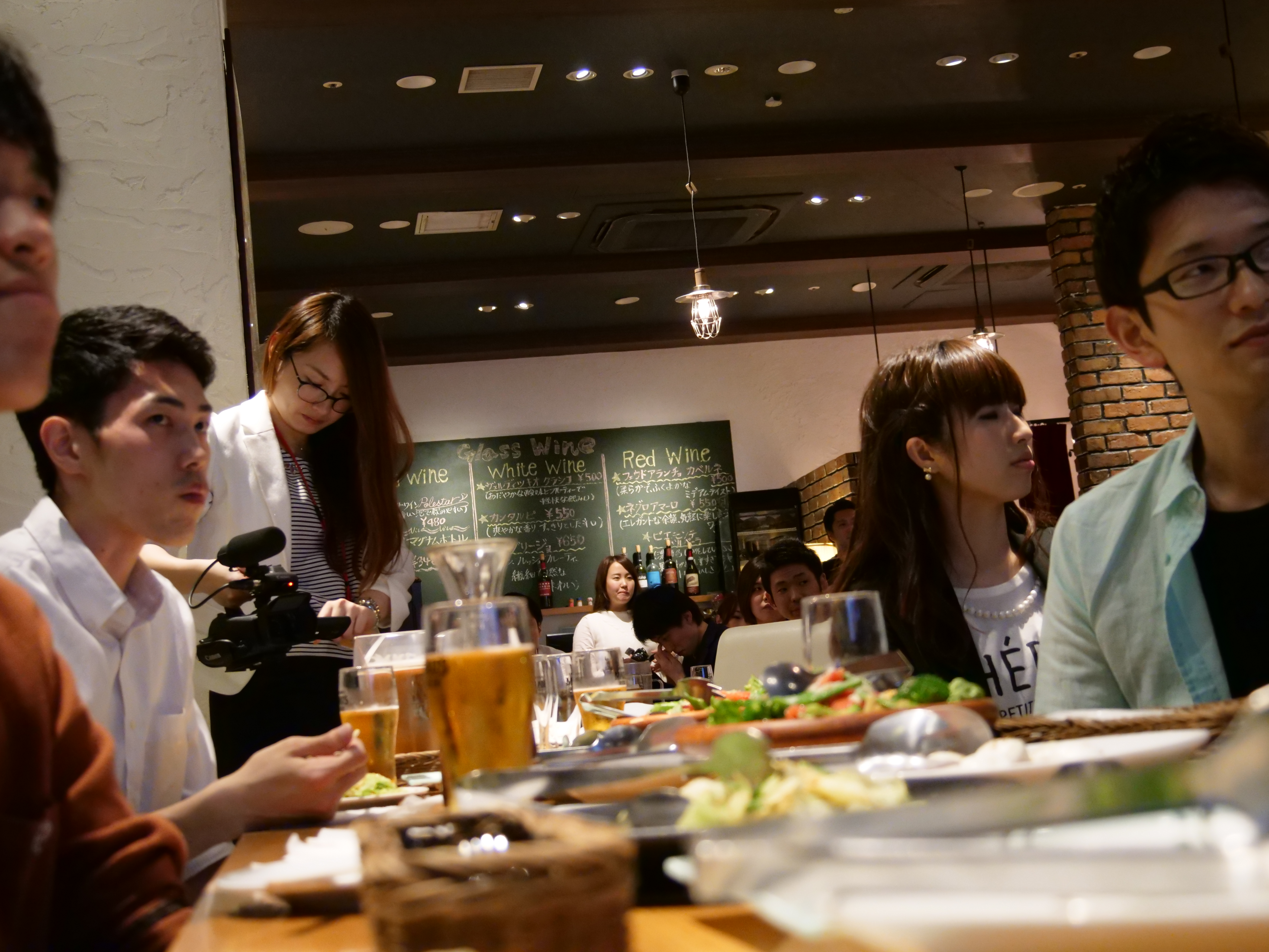 全社員の集まる飲み会って必要派？不必要派？頑張っても評価されないのは「会社の飲み会」が原因かもしれません。