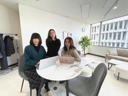 常駐先でも、ひとりで抱え込まないために。 ZERO-1では、定期的な面談やフォロー体制でエンジニアをしっかり支えています。