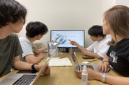 ミーティングでは全員がアイディアを出します