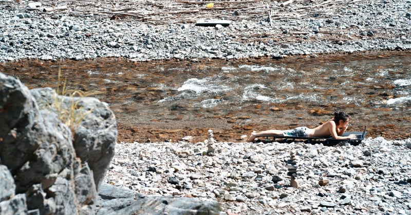 オフィス作りのプロが、アウトドアでのリモートワークに本気で取り組んだら【vol.1】