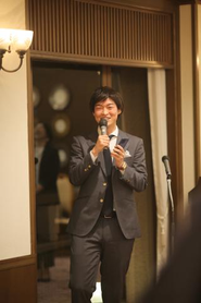 チーム全員が自由に意見を出し合える環境で、常に新しいアイデアが生まれています。 代表との距離が近く、直接コミュニケーションが取れるように、自分の意見や提案が会社の成長に真っ直ぐやりがいを感じます