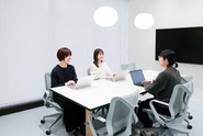 クラシコムでは「ざっそう（雑談＋相談）」を大事にしています。フットワーク軽く気になった点を共有し、皆で考えを深めることを大事にしています。