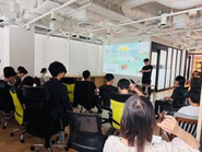 月に1回開催される全体会議