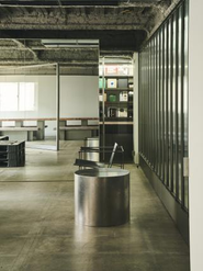 「PIX」 の奥に私たちのオフィスがあります