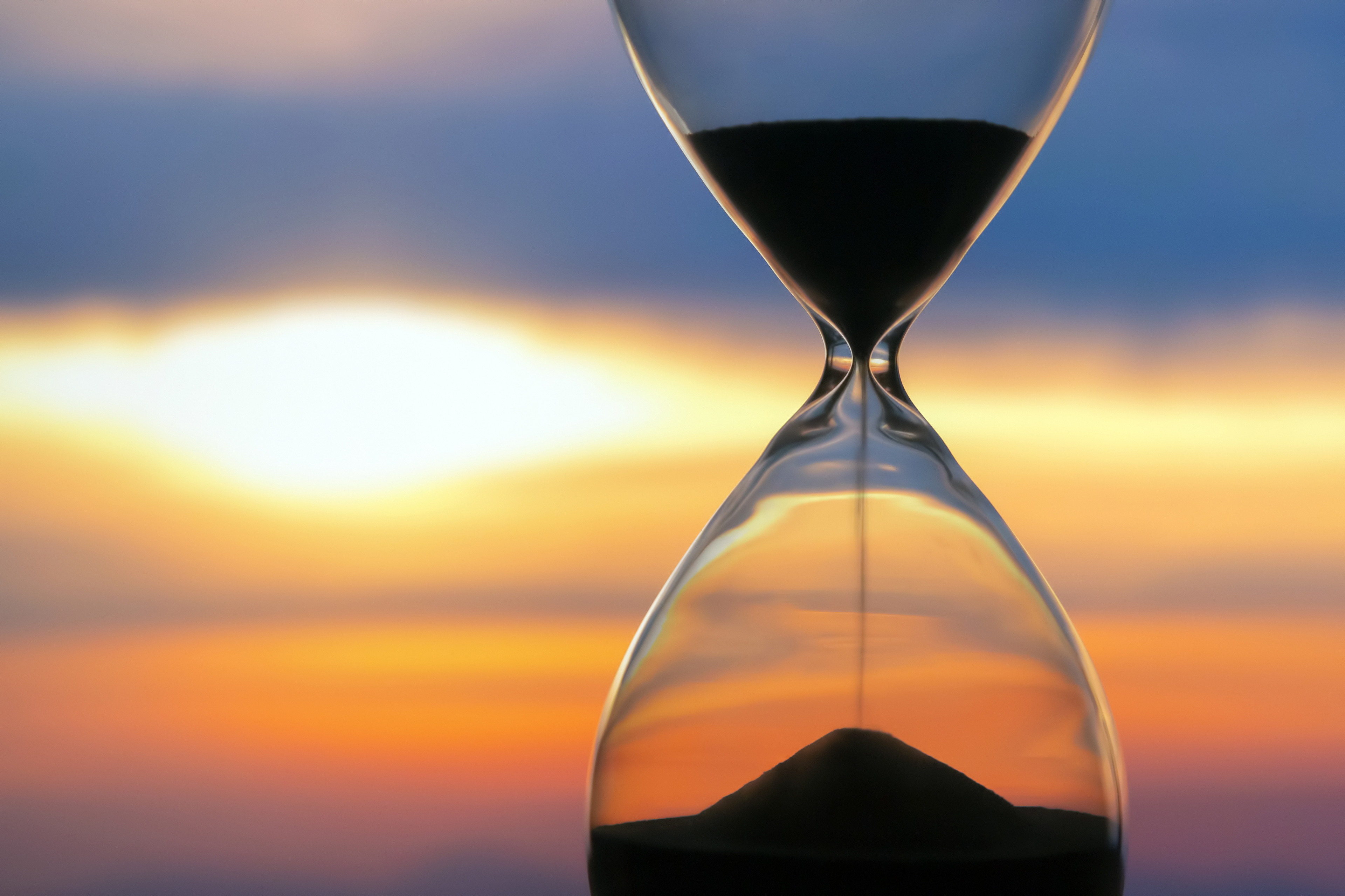 未来が過去を決定し、現在を生成する。