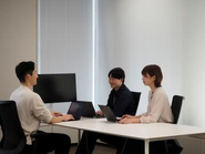 職種を超えて議論する文化があります