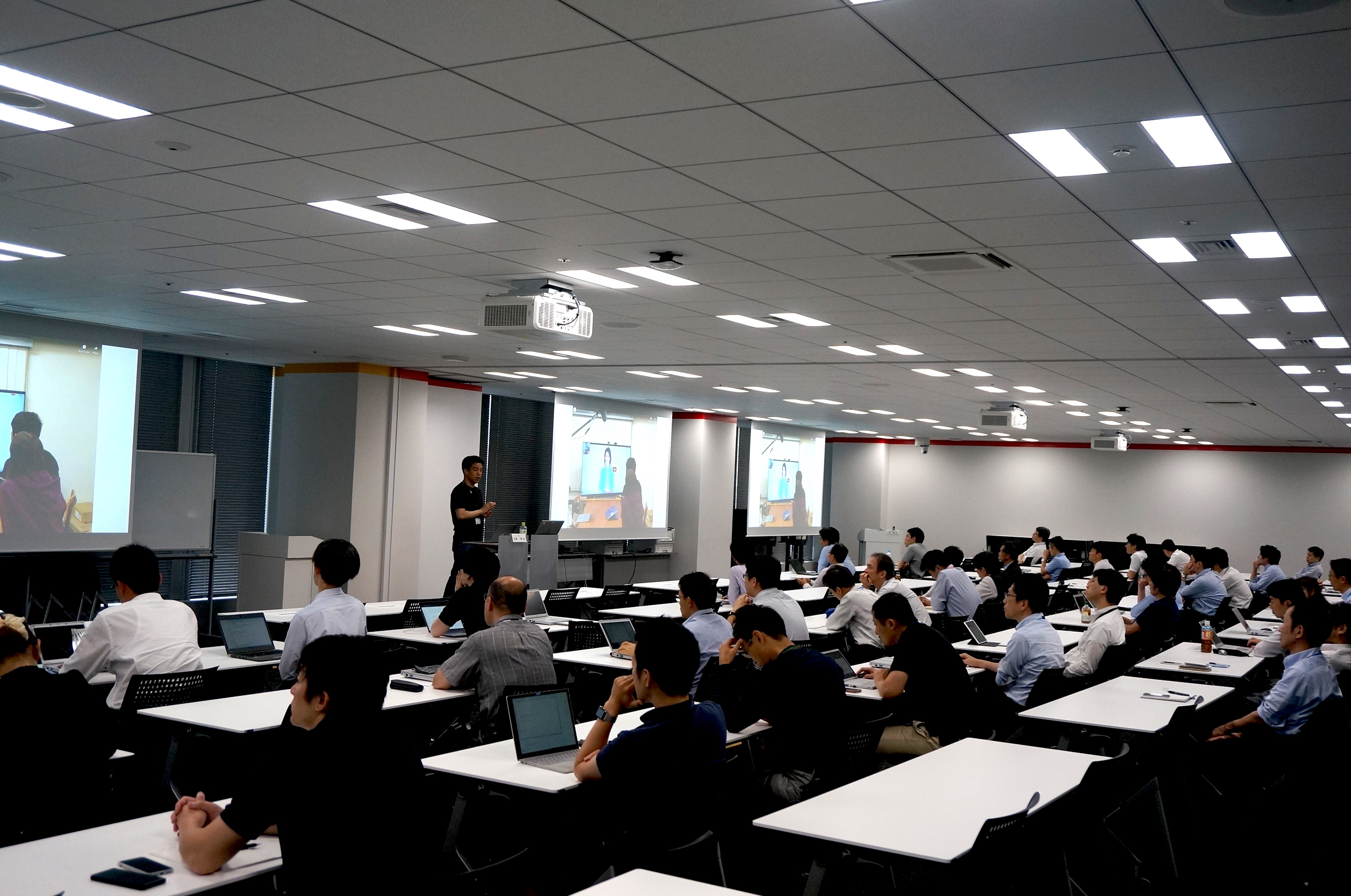 国内最大手のシンクタンク 野村総合研究所(NRI)にてクーガーのチーフブロックチェーンアーキテクト石黒一明が講演。