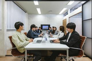 定例会議では幹部や社長と直接意見交換できる時間もあります！自分のアイデアや改善案なども採用されたりすることも結構あります。比較的に意見は通りやすい文化があります。