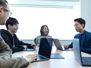 部署、役職間の垣根がなく、自分の意見を発信できる環境です