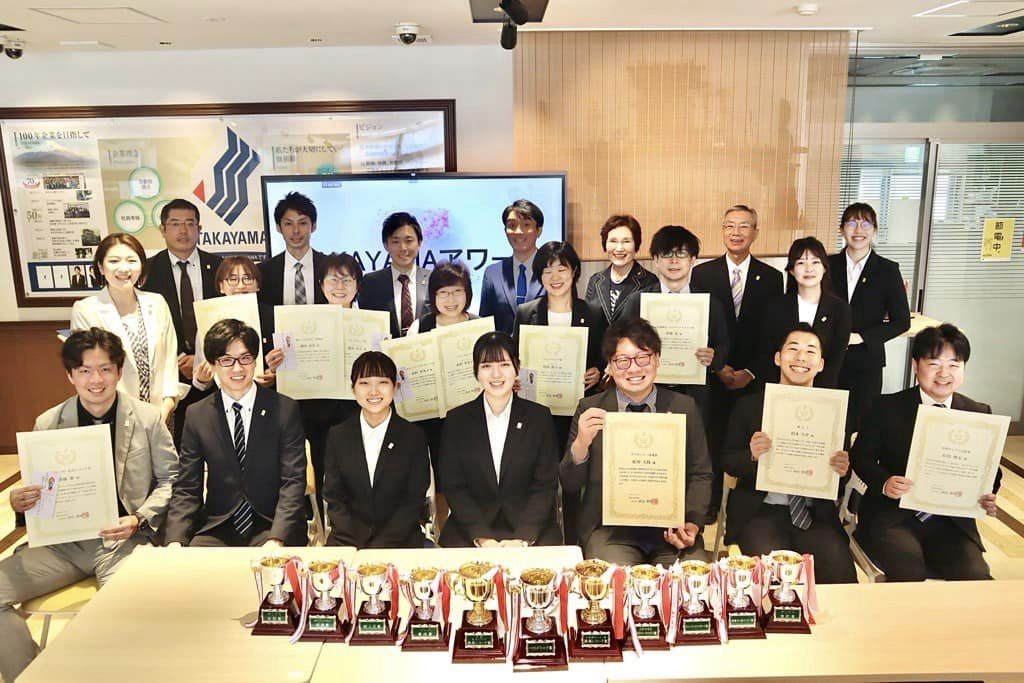 「DXからAIで100年企業」を目指して　　　　代表の高山智壮が　描く未来の挑戦への想い