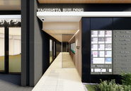 KANNAI STATION-FRONT PROJECT｜JR関内駅前で進む三つの再開発プロジェクトに隣接し、今後大きく都市構造が変化していくエリアに建つ複合ビル。かつて港町として栄えた横浜の風景や文化を背景に、建物全体のテーマを“FLAGSHIP（旗艳）”と設定しました。