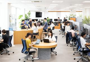 本社オフィスでの仕事風景