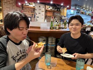 今日もお疲れさま！インターン仲間と夜ご飯！🍕