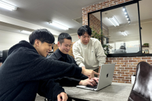 客先常駐ほぼなし！自社だからこそ相談しやすい環境を意識してます！