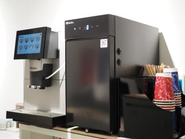 コーヒーだけではなく、エスプレッソ、カフェラテ、マキアート、ホットミルクなども選べます！