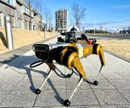 自社開発のオリジナル四脚ロボット