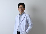 代表の多田はいまでも現場に立つ内視鏡の専門医。医療現場ならではの問題や悩みを常に理解し、内視鏡AIの開発にチャレンジしています。東京大学など100以上の医療機関と大規模共同研究を行い、大量の教師データを収集。300人以上の内視鏡専門医のネットワークを持つことはAIMの強みの一つ。