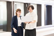 2008年に創業したインターネット広告の総合代理店です。社員3名でのスタートから、わずか十数年で年商187億円（2023年度実績）を築き上げるまでに急成長を遂げてきました。