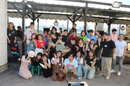 定期的にイベントを開催しています。この写真は夏にお台場でBBQを行ったときの写真です。中途と新卒の垣根を越えて盛り上がっていました。