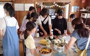 ただいてもいいし、お話ししてもいい。お金がなくてもいられるし、駄菓子やコーヒーなどを注文してもいい。イベントも企画できる。なんとなくいられる場所、それが中斜里シャトランのいいところ