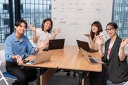 「若手」×「EC」で、メーカー様やブランドオーナー様の売上・利益最大化を目指し、様々な事業を運営しています。EC業界は極めて変化の激しい業界であり学習力・対応力のある若手の人材こそが業界を牽引できると考え、若い組織を構築しています。