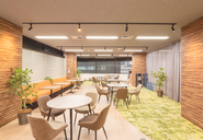 本社の青山オフィスは、明るく開放的なワークスペース✨