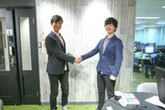 業界屈指の黒字企業の社長をインターン生に任命したりしています