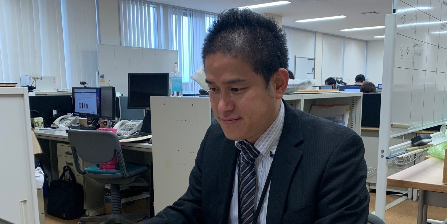 【社員インタビュー】異業界からの挑戦者　営業の塚本さんに直撃！！