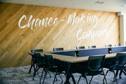 ウィルオブ・ワークが大事にしている「Chance-Making Company」を合言葉に、全社一丸となって社員一人ひとりの成長を後押ししています。