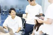 オンライン・オフラインで相談したい時はパッと集まって合意形成しやすい環境。