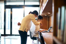 コーポレート〜ECまで多彩な開発業務をお任せ！フロントエンジニア募集中！