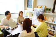 本部は東京・中野にあります。その他、都内に3拠点、岩手県、宮城県、福島県、島根県にそれぞれ1拠点を運営。