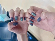 いつ見ても飽きない、可愛いマグネットネイル。PC打ちながら自分のネイルに元気もらえたりしますよね〜♡