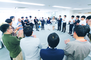 毎朝円を作り、社員みんなが顔を合わせます＾＾
