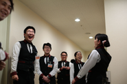 一緒に働く“チームメイト”　仕事だけでなくプライベートでも遊ぶほど。