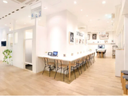 フォトスタジオセルフィットは全国に5拠点あり、主に大阪・京都・名古屋・東京に展開しています。東京新宿店は2024年にオープンしたばかりの店舗であり、ポートレートや証明写真を主に取り扱っています。記念写真から証明写真まで幅広く扱っているのもセルフィットの特徴の一つです。