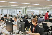 正社員120名/平均年齢33歳/パパママ比率38%!