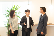 何かあればすぐに相談！目に見えないサービスだからこそ、社内のコミュニケーションを大事にしています。