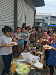 コロナ以前は、会社の庭でBBQをよくやっていました！！！（田舎だから出来ることです。）