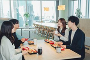 社員に人気のランチ無料制度♪会社負担で毎日おいしいお弁当やミニデザートを食べることができます。
