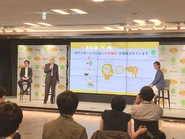 Eggs ‘n Thingsの実店舗へ「AIアバターレジ」を設置開始する実証実験を開始する際のプレス発表会の様子