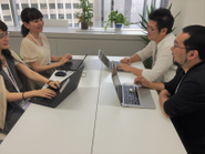 社内では活発にミーティングが行われています