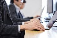 現在では、案件の約50％がセキュリティ関連となっています