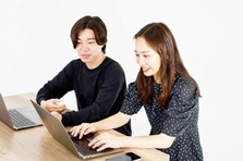 自由に働くWEBエンジニアへ！自社カリキュラムで経験0から挑戦できます！
