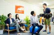 会社は、20代中盤〜30代前半のメンバー構成です！